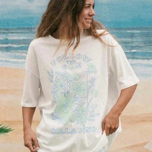 Billabong follow the sun floral tshirt, size XL